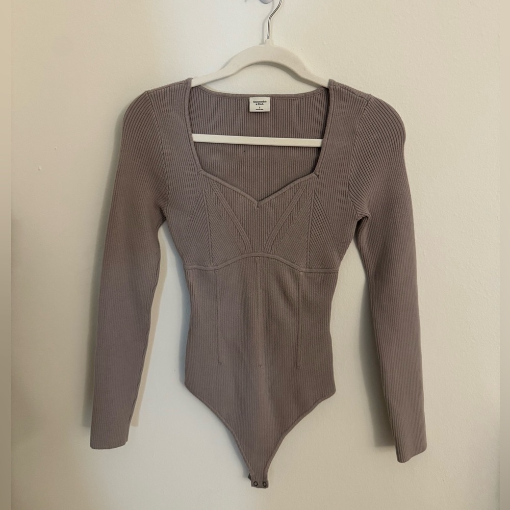 Abercrombie & Fitch Grey Ribbed Bodysuit in Size Small